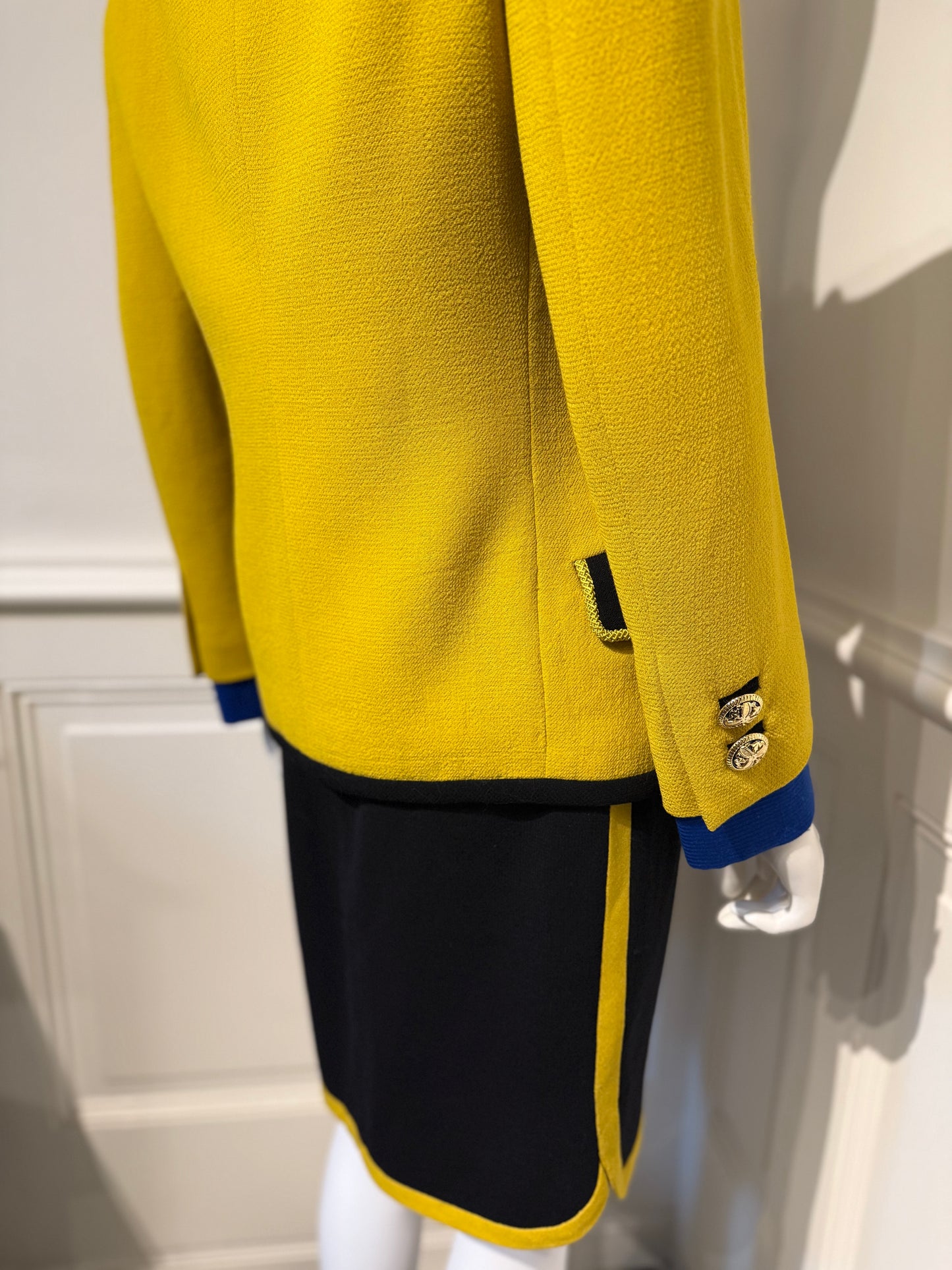 Gianni Versace Couture Autumn/Winter 1991/1992 iconic Runway skirt blazer suit