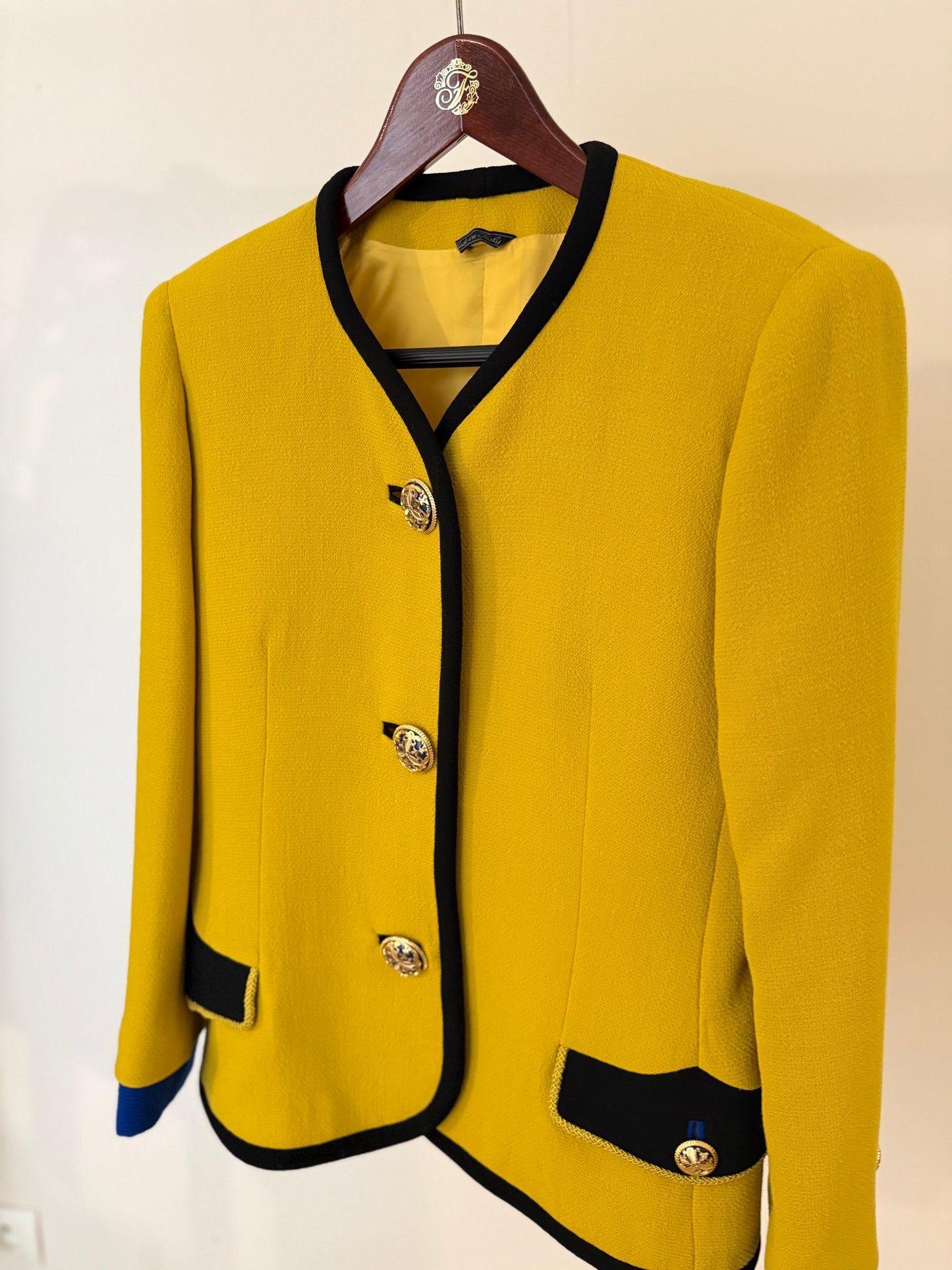 Gianni Versace Couture Autumn/Winter 1991/1992 iconic Runway skirt blazer suit