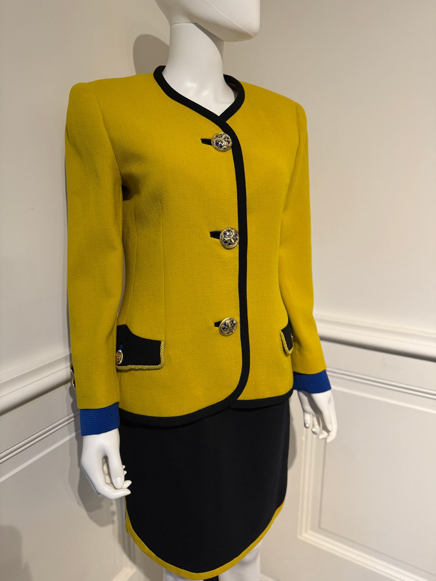 Gianni Versace Couture Autumn/Winter 1991/1992 iconic Runway skirt blazer suit