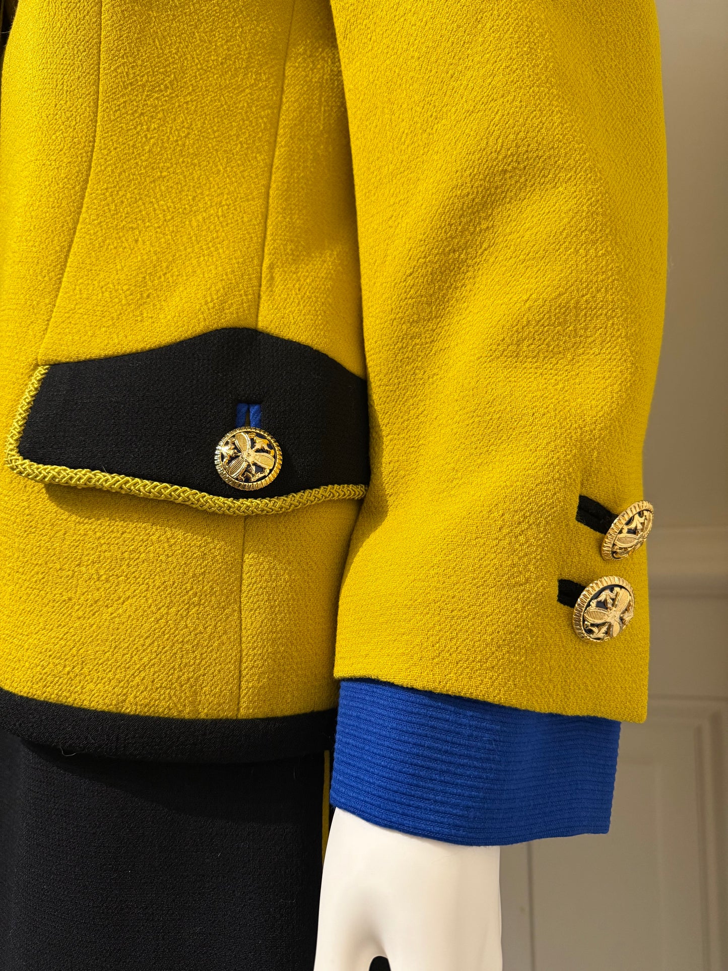 Gianni Versace Couture Autumn/Winter 1991/1992 iconic Runway skirt blazer suit