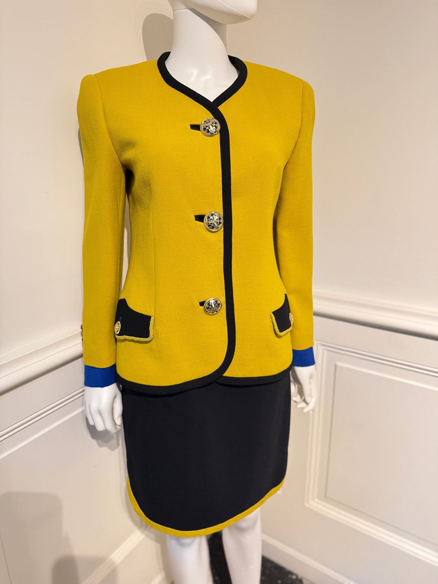 Gianni Versace Couture Autumn/Winter 1991/1992 iconic Runway skirt blazer suit