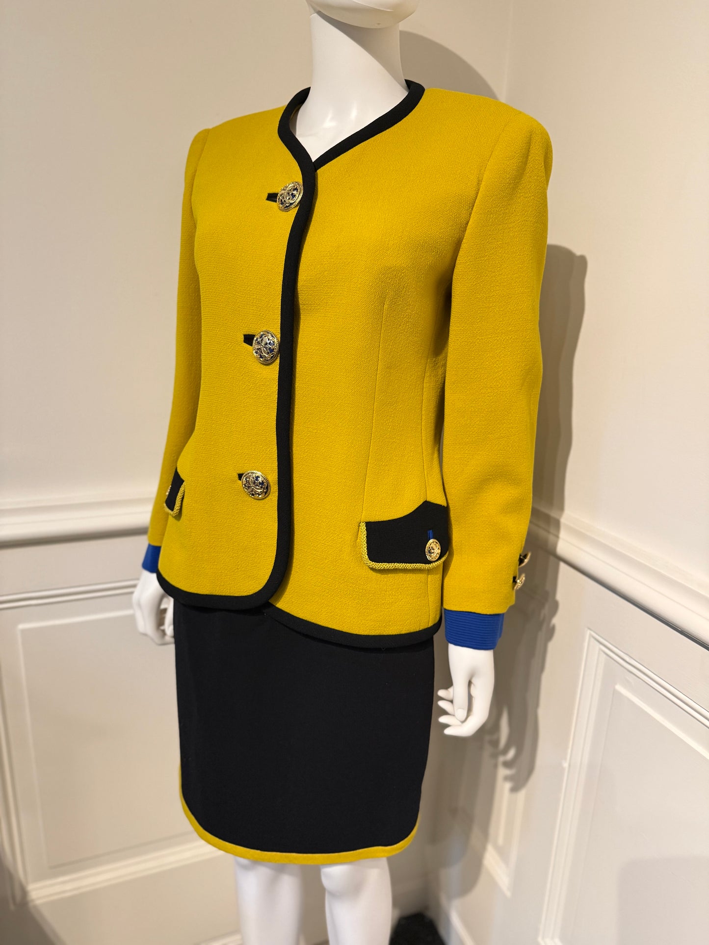 Gianni Versace Couture Autumn/Winter 1991/1992 iconic Runway skirt blazer suit