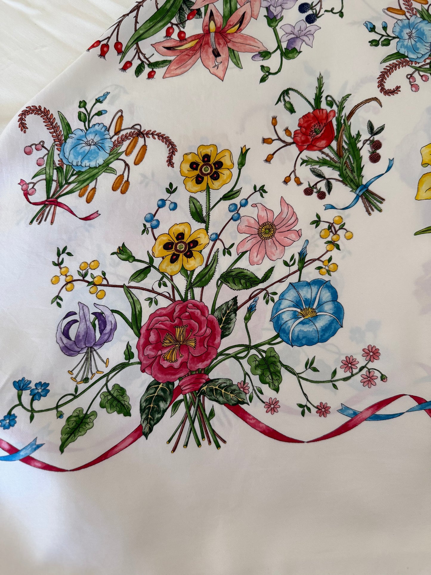 Vintage Gucci by Vittorio Accornero Flora II silk fringed shawl